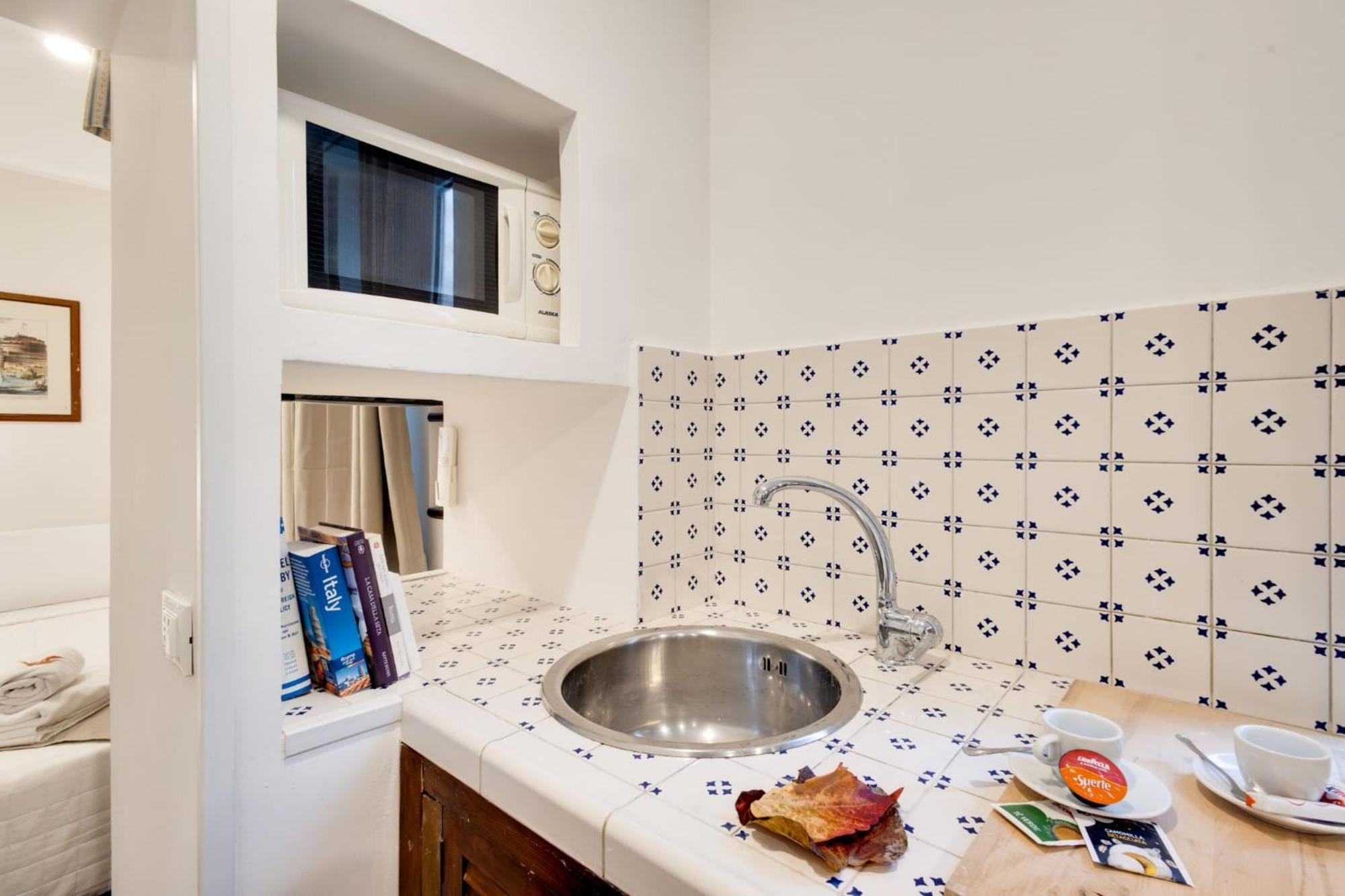 Отель Clavdia Mini Flat Рим Экстерьер фото