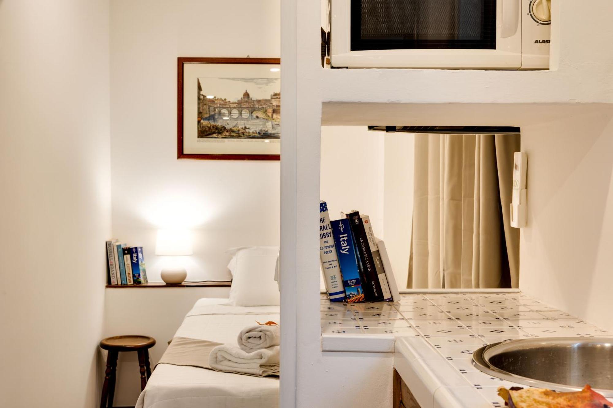 Отель Clavdia Mini Flat Рим Экстерьер фото